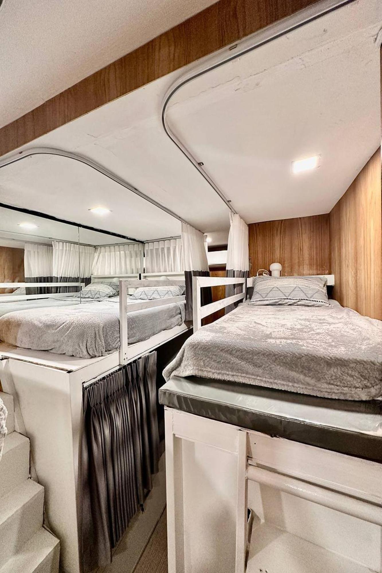 Blu Cabin Gay Poshtel Bangkok Extérieur photo