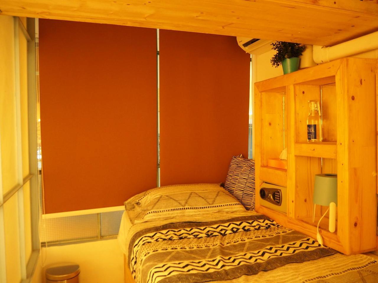 Blu Cabin Gay Poshtel Bangkok Extérieur photo